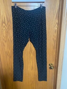 Women’s plus size Black and white polka dot leggings so extremely soft